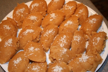 Sütlü Un Helvası Tarifi ve Malzemeleri Sütlü Un Helvası Tarifi ve Malzemeleri